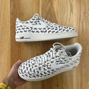 Nike Air Force 1 Low All Over Logo White Men's Uk 11 2017 - Picture 1 of 7
