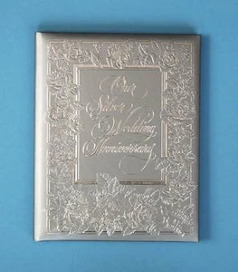 Album Vintage Hallmark Silver Rose Anniversary 25° Nuovo con scatola matrimonio 11 x 9 libro - Foto 1 di 5