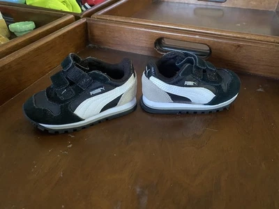 Zapatillas Puma para niños pequeños talla 4 Foto 1 de 3