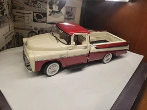 Danbury Mint 1/24 Red & White Die-cast 1957 Dodge Sweptside D100 Pickup Truck - Bild 1 von 4
