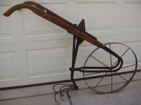 VINTAGE CULTIVATOR PUSH PLOW , WHEEL GARDEN HOE.  GOOD CONDITION W/ATTACHMENT Cover