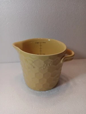 Temptations Beelieve 2 tazas taza medidora abejas amarillas panal pintadas a mano  Foto 1 de 4