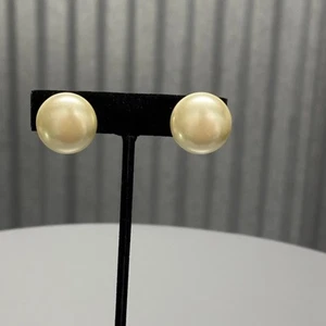 Vintage Sarah Coventry Faux Pearl ClipOn Earrings Round Domed Signed Silver Tone - Imagen 1 de 9