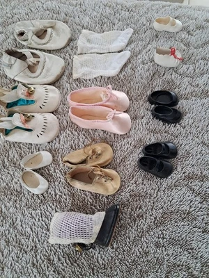 Petit lot de chaussures pour poupées anciennes - Photo 1/4