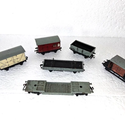 6 x Vintage Hornby Dublo Metal Goods Wagons . All In GC. A Bit Dirty 1 Or 2 GC13 - Image 1 of 4