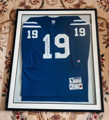 Camiseta autografiada por Johnny Unitas de los Baltimore Colts (enmarcada) Foto 1 de 4