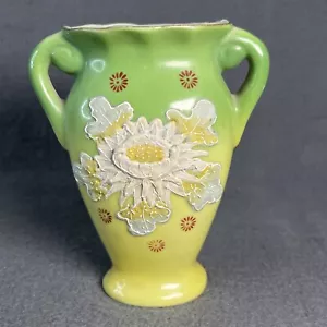 Green and yellow vase with raised Flowers. Made in occupied Japan. Vintage - Picture 1 of 11