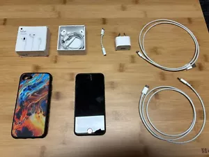 2020 iPhone Se 2nd Generation Black 128GB w lightning cable USB C, USB, and more - Picture 1 of 15