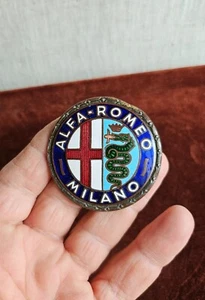 EMBLEMA/BADGE AUTO RADIATORE SMALTATO VINTAGE # ALFA ROMEO MILANO - Foto 1 di 5