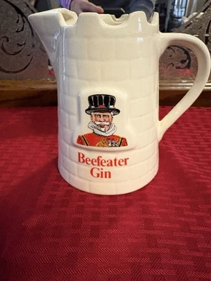 Beefeater Gin Castle jarra de cerámica taza de piedra Wade England Kobrand Foto 1 de 4