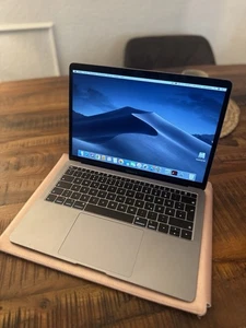 Apple MacBook Air 13 Zoll (128GB SSD, Intel Core i5, 8GB) Space Grau 2018 - Bild 1 von 4