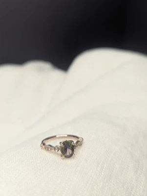 Anillo de topacio místico de oro rosa con piedras acento - talla 9 sin marca Foto 1 de 4