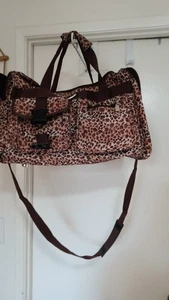 JIO WOMANS LEOPARD PRINT DUFFLE BAG LOTS OF POCKETS EXTRA STRAPS - Picture 1 of 2