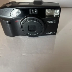 Minolta Panorama Zoom 28 fotocamera nera punta e scatta pellicola 35 mm NON TESTATA - Foto 1 di 6