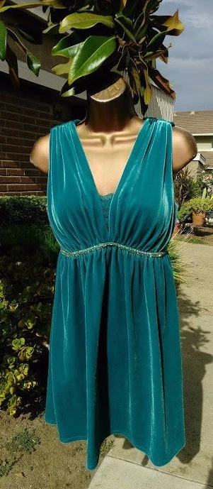 OU DRESS GREEN VELVET GRECIAN EMPIRE WAIST FRONT V NECK FRONT LACE BACK SIZE L - Image 1 of 4
