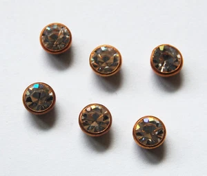 JUEGO DE BISEL DE DIAMANTES DE IMITACIÓN SWAROVSKI VINTAGE COBRE LATÓN 29ss 6 COMPONENTES BRILLANTES - Imagen 1 de 3