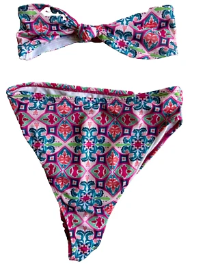 Bikini de natación bandeau de tiro alto y parte inferior descarada talla 6 de ASOS para mujer Foto 1 de 4