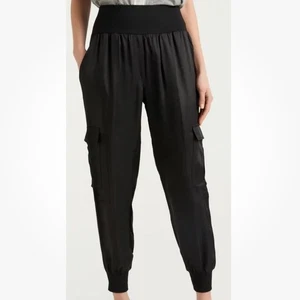 Pantaloni cargo CINQ A SEPT donna piccoli neri Giles raso jogger capsule moderne - Foto 1 di 10