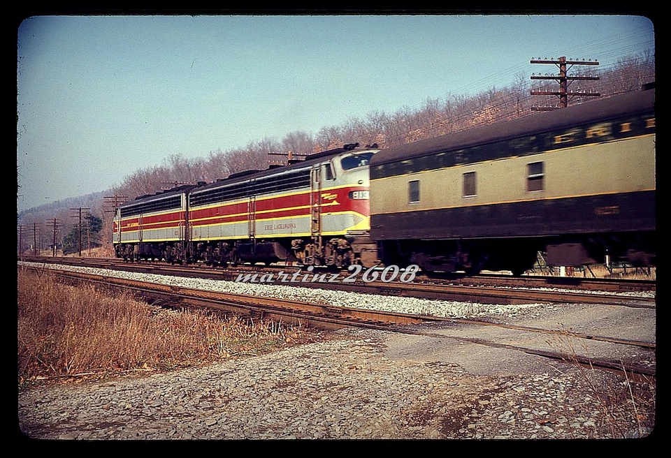 (W) ORIG TRAIN SLIDE-ERIE LACKAWANNA (EL)  820  GOING AWAY ACTION - Image 1 of 1