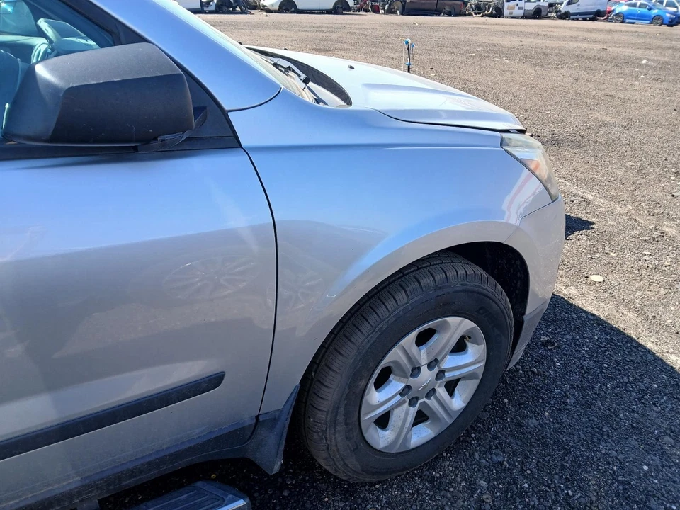 Guardabarros delantero derecho usado se adapta a: Chevrolet Traverse 2014 delantero derecho grado A Foto 1 de 4