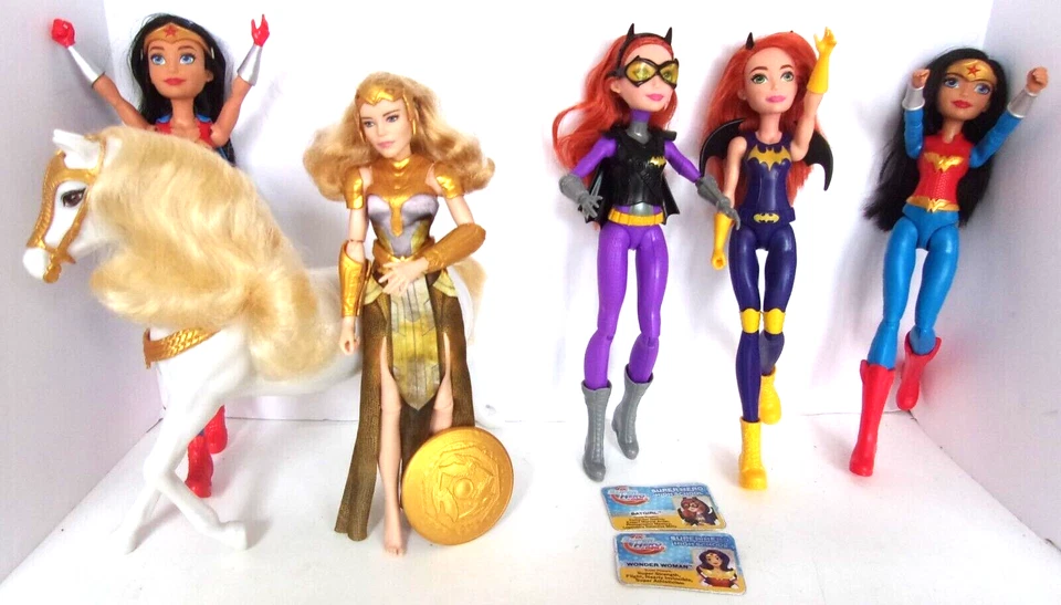 Lote DC Comics SuperHéroes Niñas MUJER MARAVILLA, BATGIRL Y REINA HIPÓLITA con CABALLO ++ Foto 1 de 4