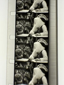 Castle Films Merry Christmas 16mm Film Reel – B&W Classic – Excellent Quality - Picture 1 of 9