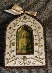 Antique old religious shadow box glass holly card prayer Sacred Heart of Jesus - Picture 1 of 7
