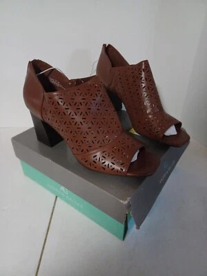 ZAPATOS MARRONES TALLA 11M Tacón Grueso Punta Abierta Sin Cordones con Diseño de Cremallera-Espalda Talla 11 M Foto 1 de 4