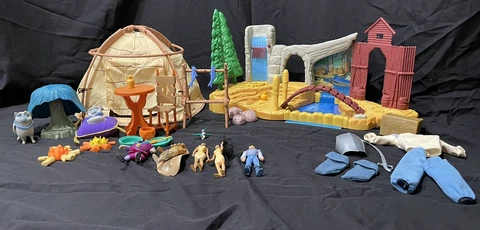 HUGE LOT of Disney Pocahontas Toys- Fields Of War Playset Mattel, BK Toys, Barbi Cover