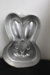 Vintage 1992 Wilton #2105-9438 Smiling Bunny Face Aluminum Cake Pan Easter - Picture 1 of 3