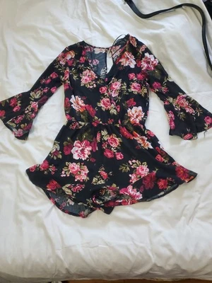Ambiance Apparel Women’s Size M, Floral bell sleeve V neck open back Romper - Image 1 of 4