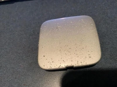 09-14 OEM Nissan Cube tampa de para-choque dianteiro tampa de gancho de reboque plugue de acabamento quadrado PRATA - Imagem 1 de 2