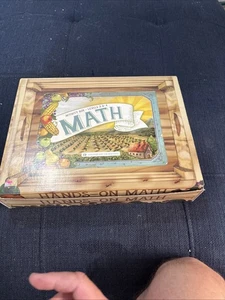 Hands-On MATH Activity Box, Level 3 & 4 von The Good and the Beautiful, gut gebraucht - Bild 1 von 8