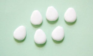 Vintage Flat White Teardrop German Glass Beads 13mm (12) grm063A - Picture 1 of 2
