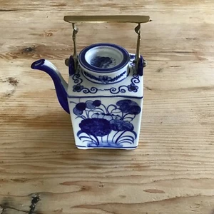 Chinese Blue & White Porcelain Tea Pot Brass Handle - Qing - Picture 1 of 12