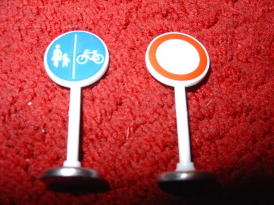 SIKU WORLD CITY STARTER SET GARAGE & ROAD PLAYSET SPARE PART - Image 1 of 2