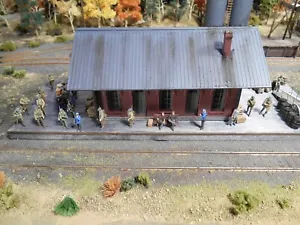 HO Minitanks Custom Detailed Hand Painted Railway Station includes Soldiers - Picture 1 of 8
