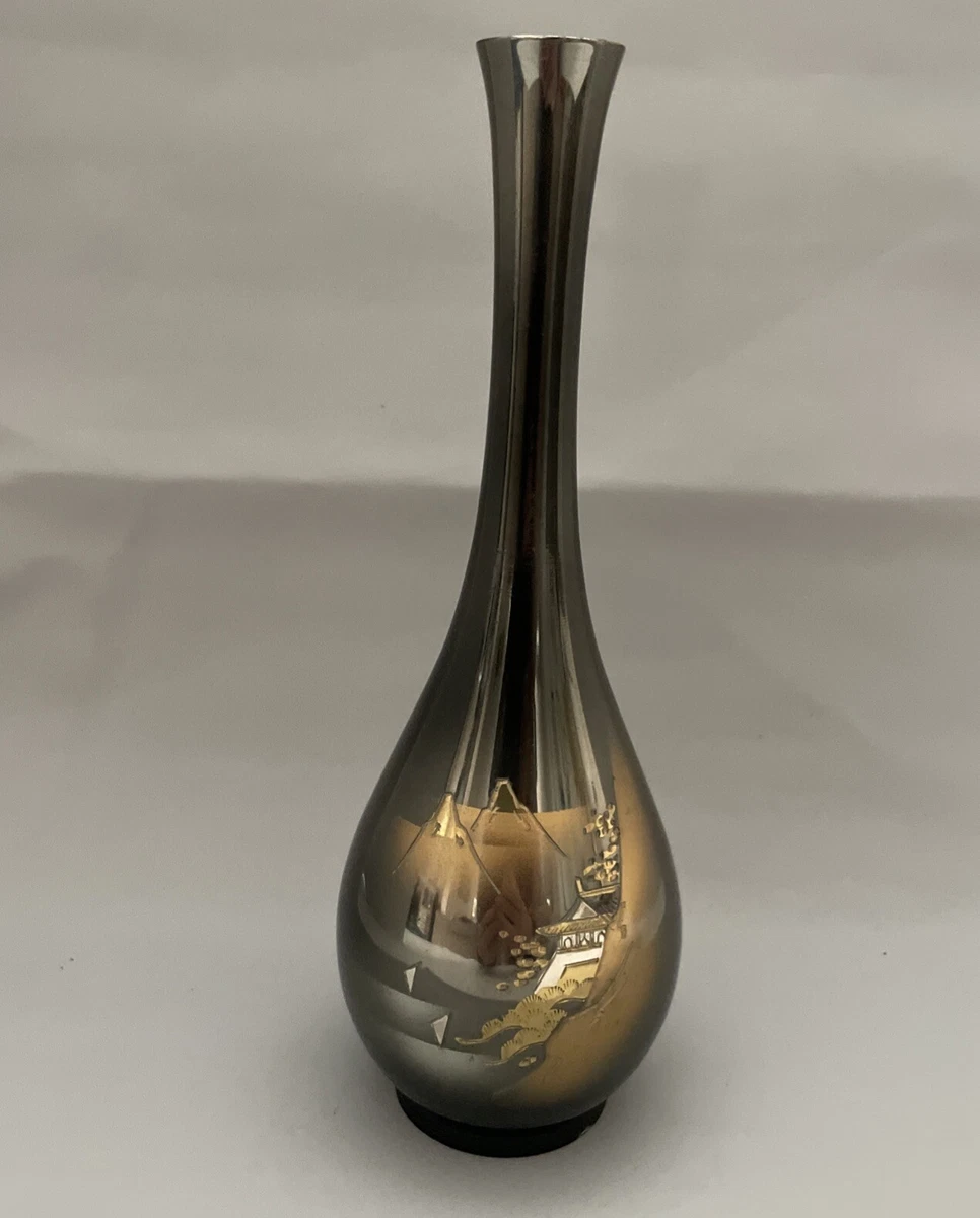 古銅製花瓶，時代物，在銘あり，重約2000克。 古銅製花瓶，時代物，在銘あり，重約2000克。