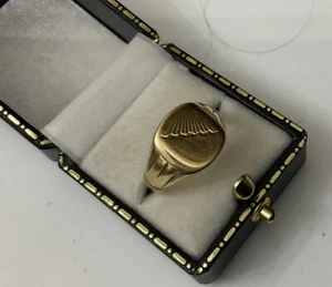 Vtg HM Yellow 9ct 9k Yellow Gold Mens Gents Engraved Cushion Square Ring Size P - Picture 1 of 12