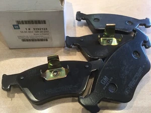 GENUINE VAUXHALL OMEGA B CAVALIER MK3 CALIBRA FRONT BRAKE PAD SET 9192123 - Picture 1 of 8