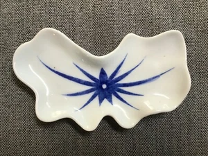 556A~ Jabonera Adornada con Forma de Porcelana Floral Azul y Blanco - Imagen 1 de 5