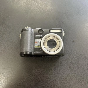 Nikon COOLPIX P5000 negra - Imagen 1 de 4