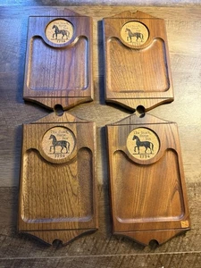 4 Portionen Sere Holz Handgeschnitzt Hartholz Snack Untersetzer Tablett Set Das Schwarze Rössl - Bild 1 von 7