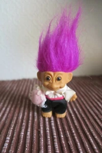 INUSUAL MUÑECA TROLL RUSS DE COLECCIÓN CABELLO ROJO/PÚRPURA - CON COJÍN DE AMOR - Imagen 1 de 3