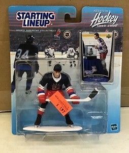 1999-2000 STARTING LINEUP WAYNE GRETZKY HOCKEY FIGURE & CARD HASBRO
