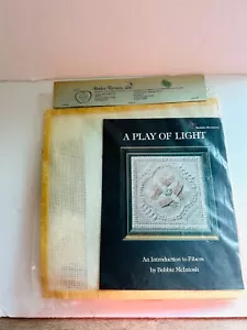 Kit de punta de aguja A Play of Light Bobbie McIntosh 1981 bordado monocromático - Imagen 1 de 5