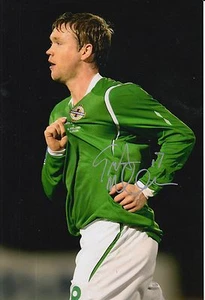 NORTHERN IRELAND HAND SIGNED GRANT MCCANN 12X8 PHOTO 2. - Imagen 1 de 1