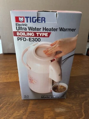 Calentador de agua eléctrico Tiger PFD-300 3 litros patrón floral hecho en Japón Foto 1 de 4