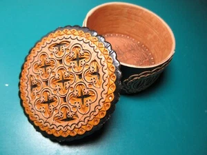 2" Russian BIRCH BARK Jewelry Trinket Box PICTURE INSIDE! wood art hand made - Picture 1 of 9