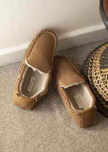 Men's Fleece Lined Slippers Loafer Slipper Hard Sole Premium Luxury Suede Outer - Foto 1 di 30